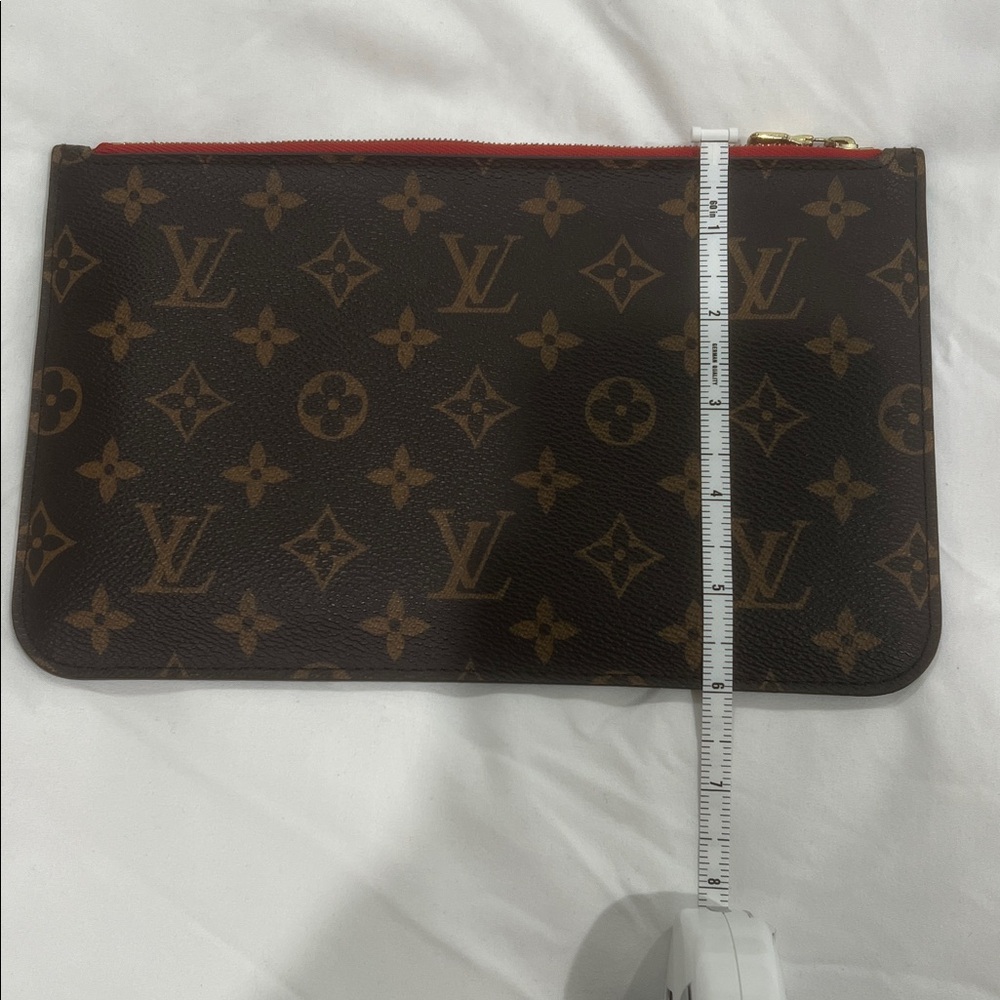 Louis Vuitton Brown and Tan Monogram Clutch - Picture 16 of 16